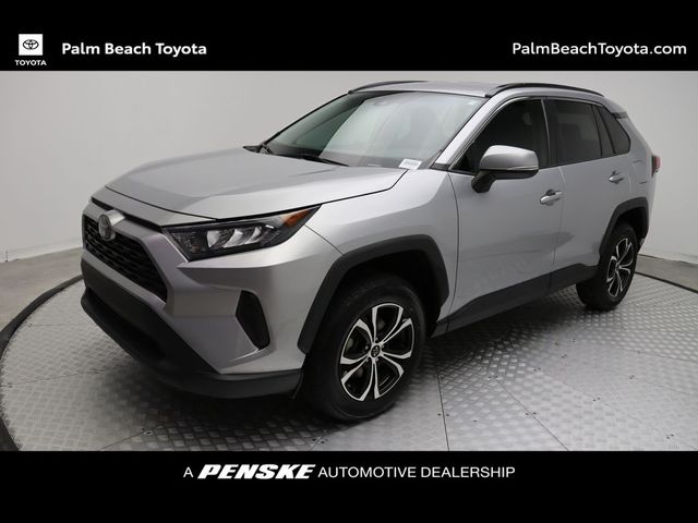 2020 Toyota RAV4 LE