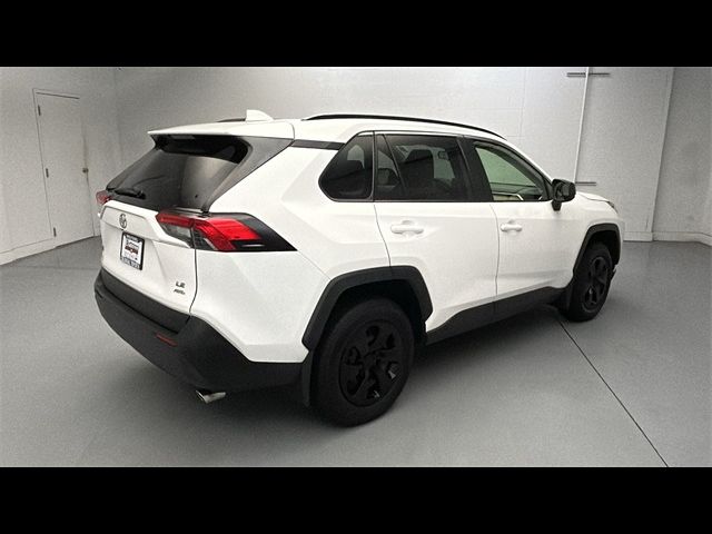 2020 Toyota RAV4 LE