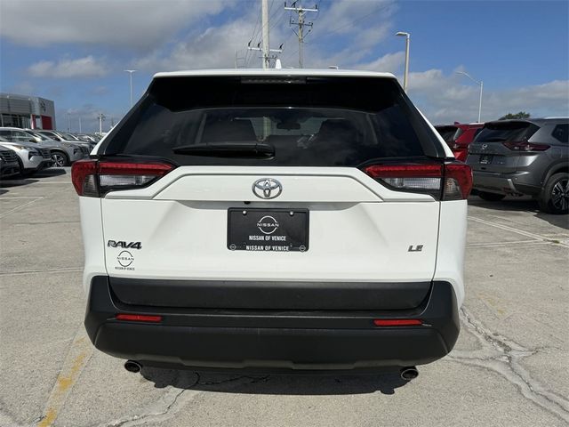 2020 Toyota RAV4 LE