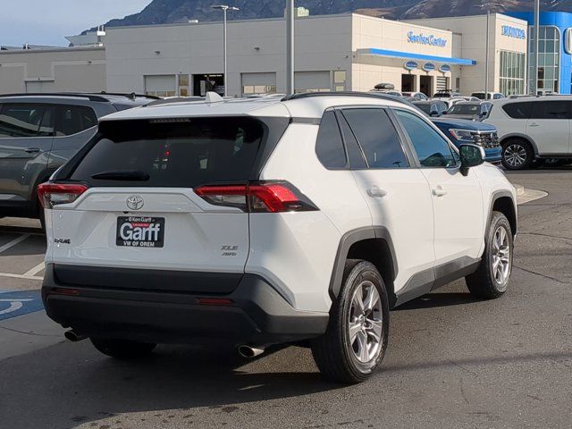 2020 Toyota RAV4 XLE