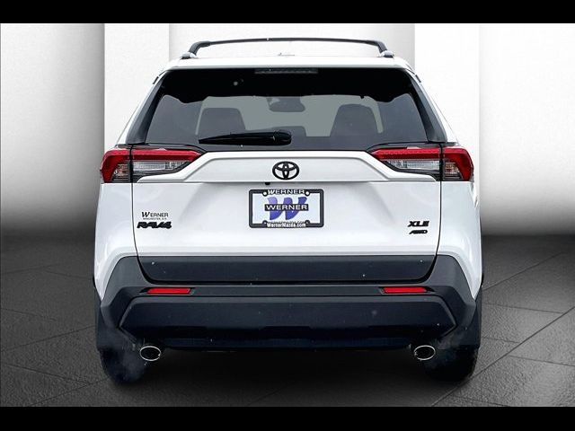 2020 Toyota RAV4 XLE