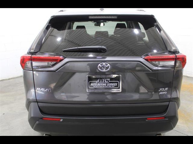 2020 Toyota RAV4 XLE