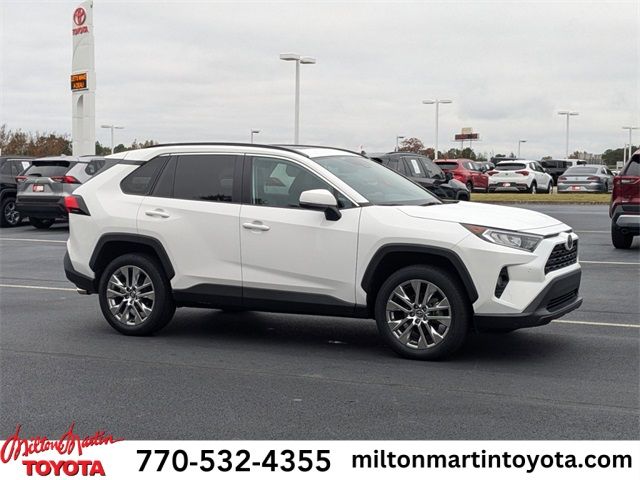 2020 Toyota RAV4 XLE Premium