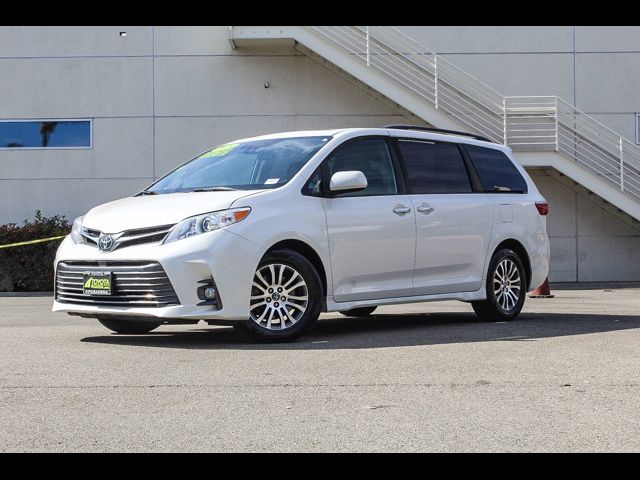 2020 Toyota Sienna XLE