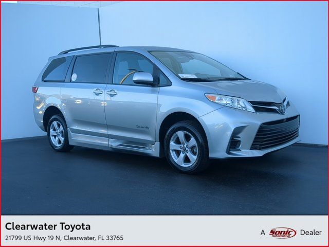 2020 Toyota Sienna LE Auto Access Seat