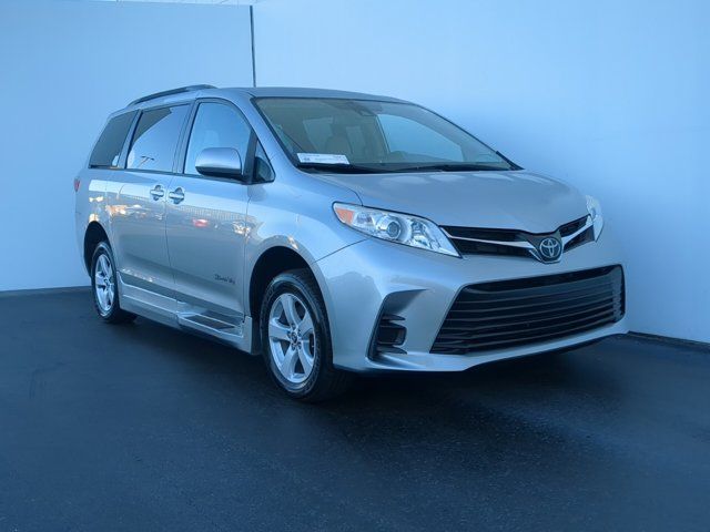 2020 Toyota Sienna LE Auto Access Seat