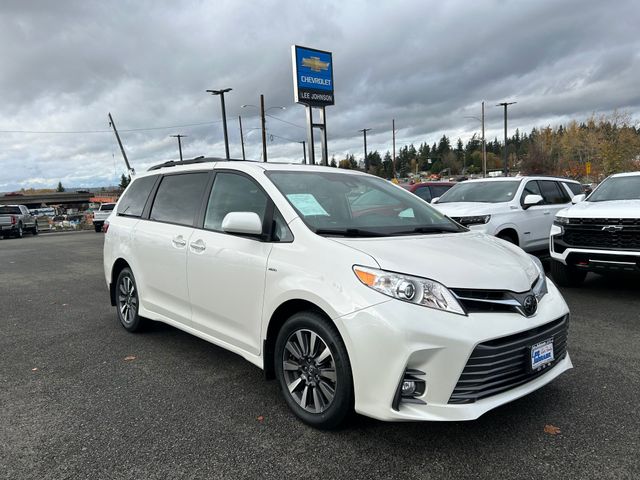 2020 Toyota Sienna XLE