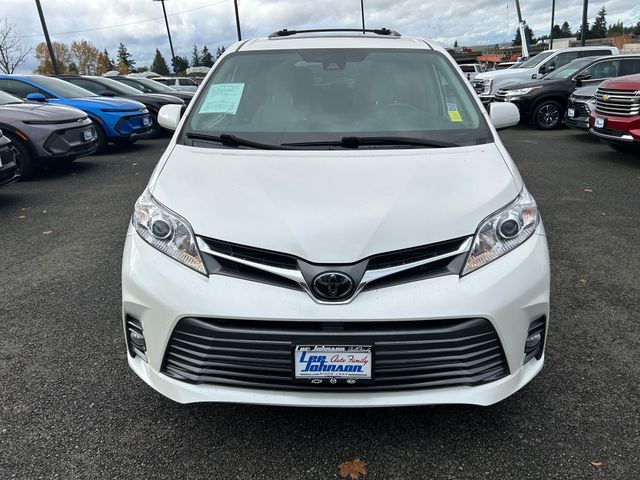 2020 Toyota Sienna XLE