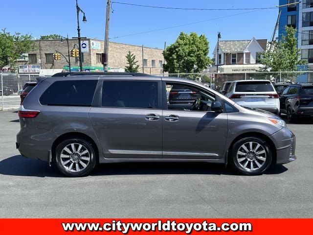 2020 Toyota Sienna 