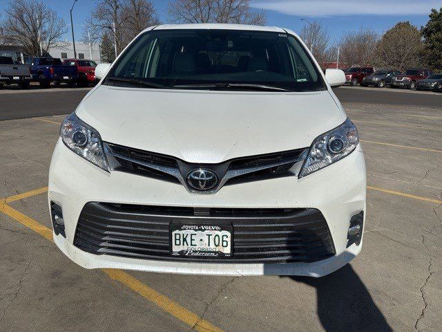2020 Toyota Sienna XLE