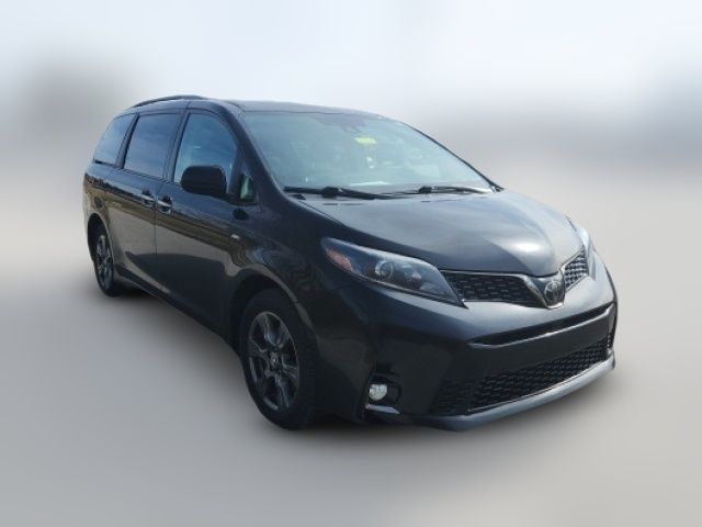 2020 Toyota Sienna SE