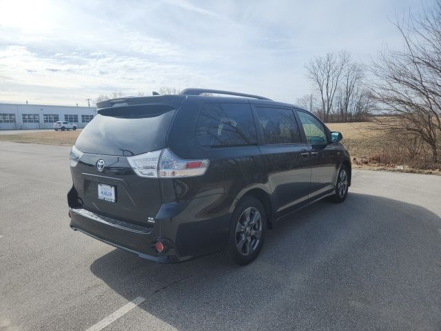 2020 Toyota Sienna SE