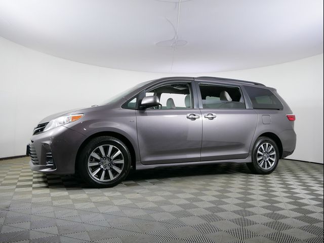 2020 Toyota Sienna LE