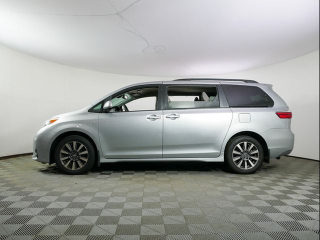 2020 Toyota Sienna LE