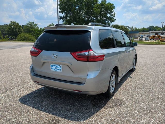 2020 Toyota Sienna LE