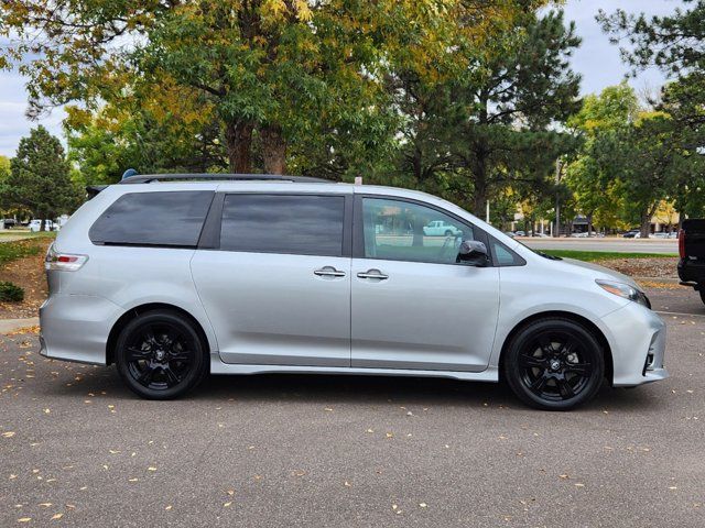 2020 Toyota Sienna SE Premium