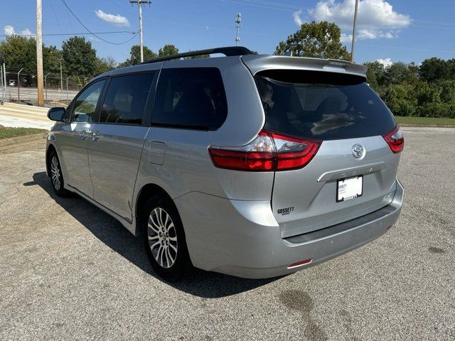 2020 Toyota Sienna XLE