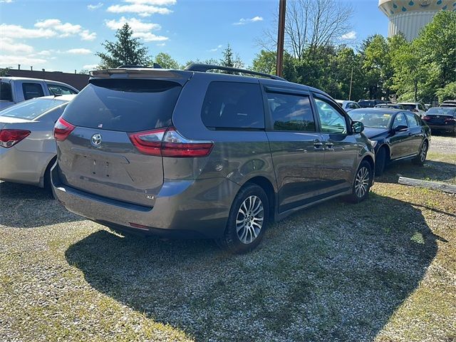 2020 Toyota Sienna XLE