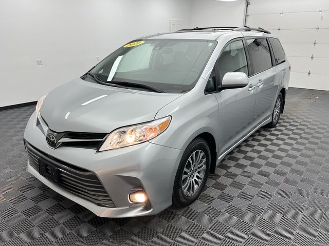 2020 Toyota Sienna XLE