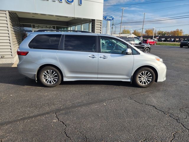 2020 Toyota Sienna XLE