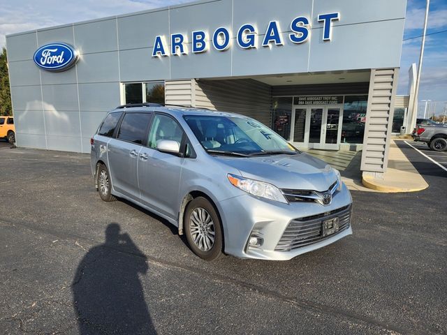 2020 Toyota Sienna XLE