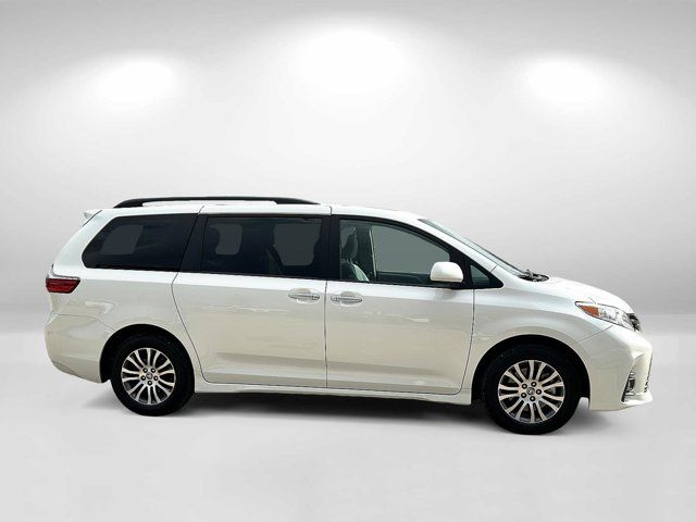 2020 Toyota Sienna XLE