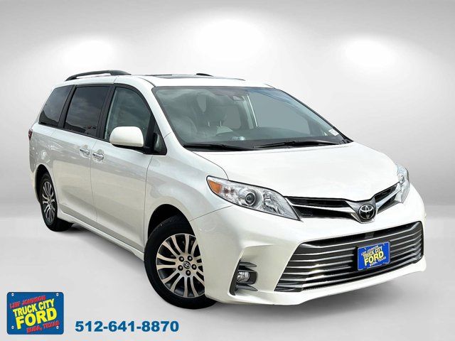 2020 Toyota Sienna XLE