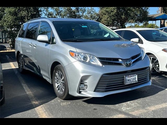 2020 Toyota Sienna XLE