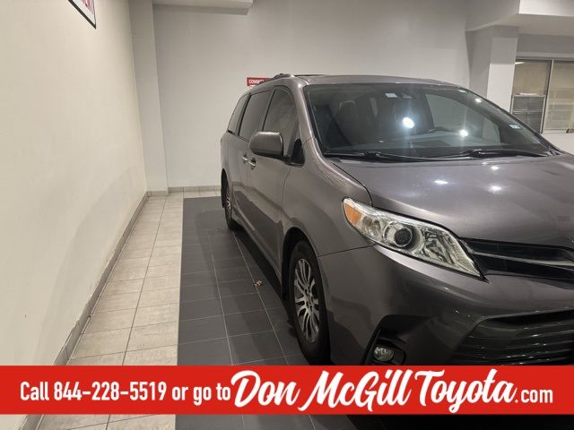 2020 Toyota Sienna XLE