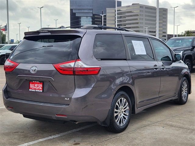 2020 Toyota Sienna XLE