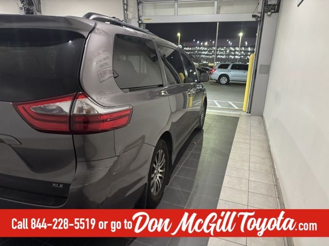 2020 Toyota Sienna XLE