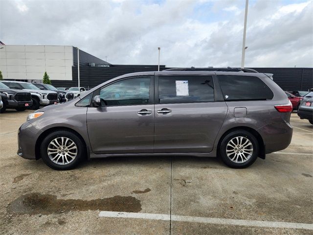 2020 Toyota Sienna XLE