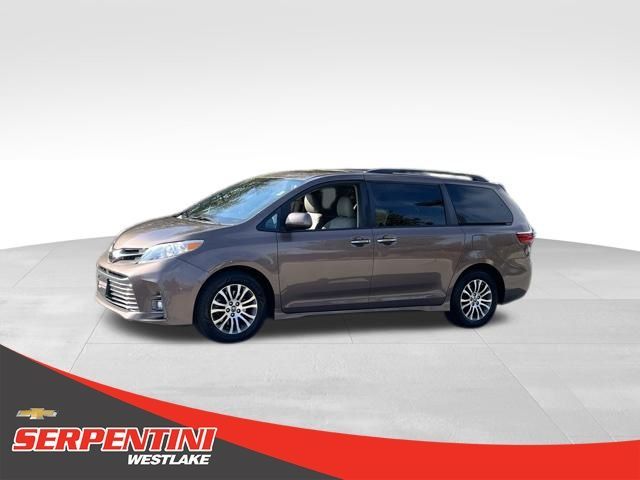 2020 Toyota Sienna XLE