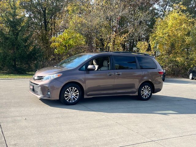 2020 Toyota Sienna XLE