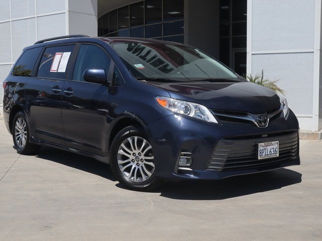 2020 Toyota Sienna XLE