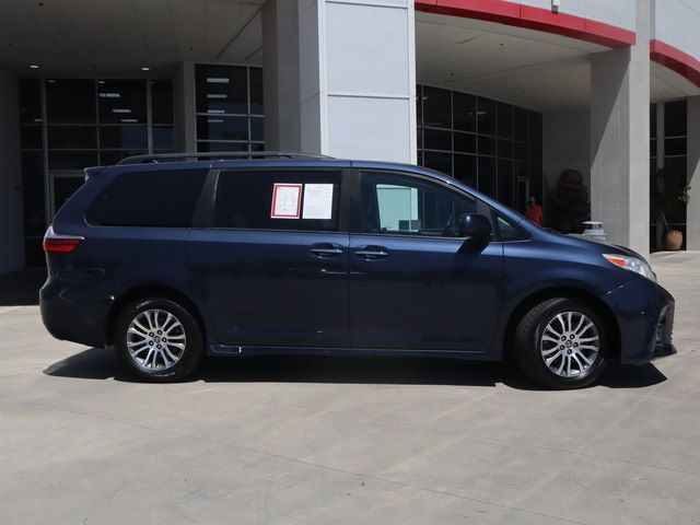 2020 Toyota Sienna XLE