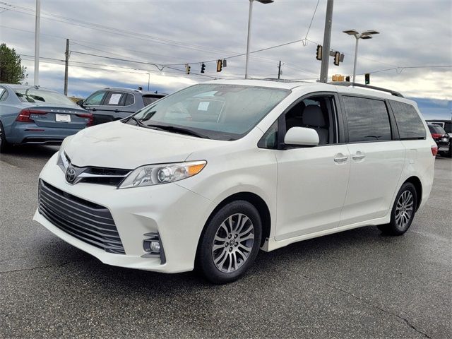 2020 Toyota Sienna XLE