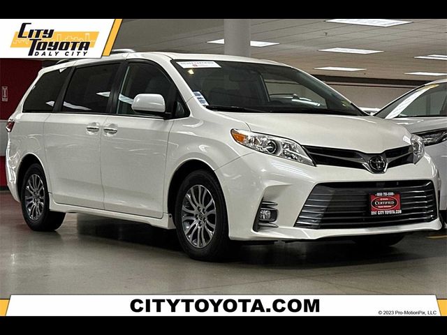 2020 Toyota Sienna XLE