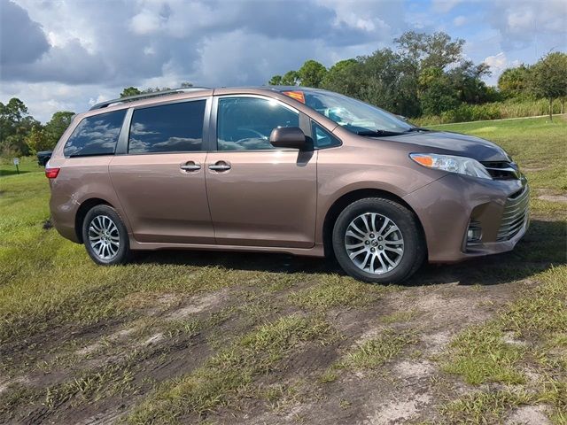 2020 Toyota Sienna 