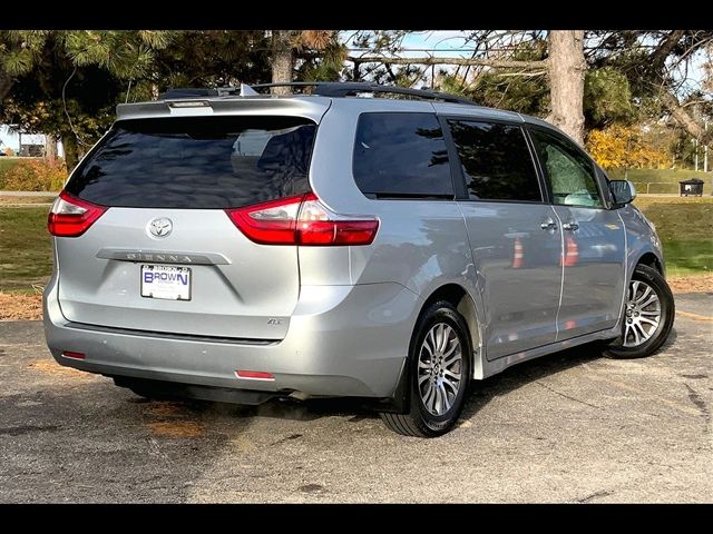 2020 Toyota Sienna XLE