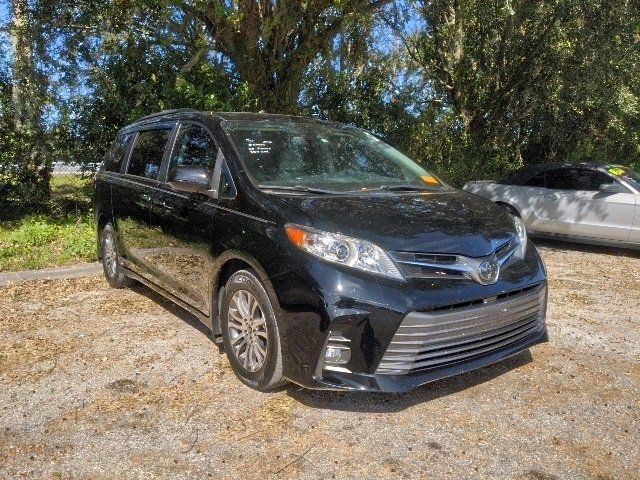 2020 Toyota Sienna XLE