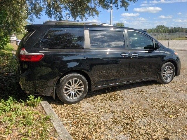 2020 Toyota Sienna XLE