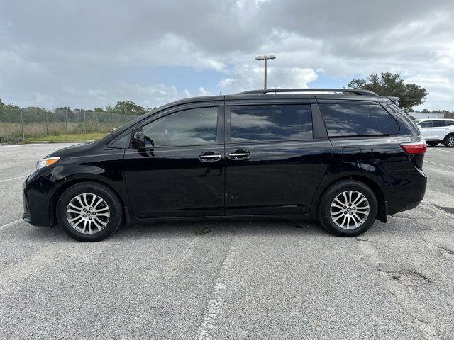 2020 Toyota Sienna XLE