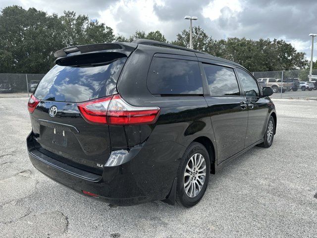 2020 Toyota Sienna XLE