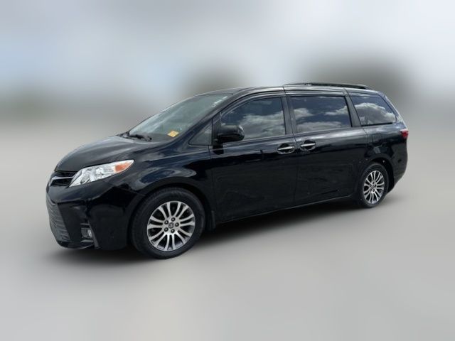 2020 Toyota Sienna XLE