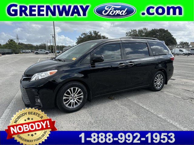 2020 Toyota Sienna XLE