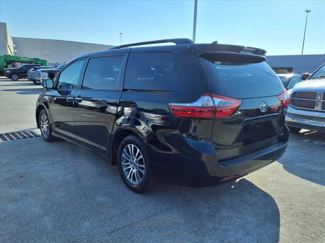 2020 Toyota Sienna XLE