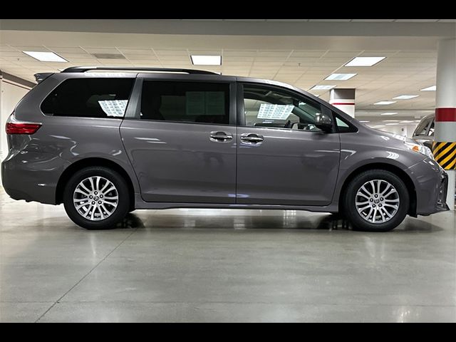 2020 Toyota Sienna XLE