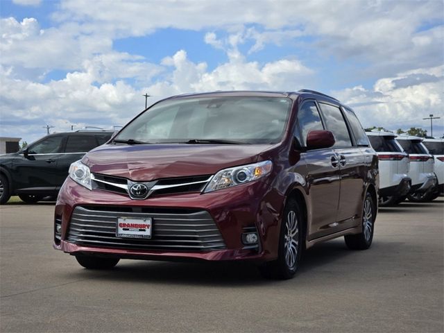 2020 Toyota Sienna XLE