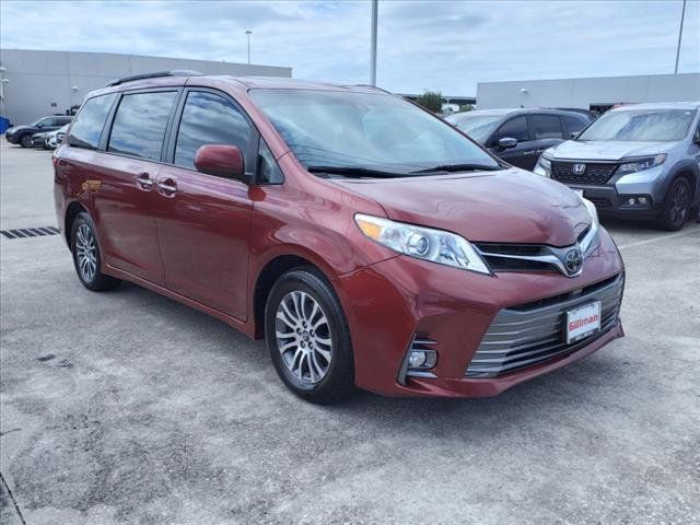 2020 Toyota Sienna XLE